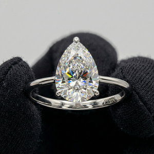 Bague en platine avec diamants pour femme, au style sophistiqué et finition haut de gamme, idéale pour les bijoux de mariage et les cadeaux spéciaux - Product Image 6