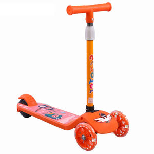 Scooty de <span class=keywords><strong>skateboard</strong></span> pour enfants à bas prix 3 roues quatre illuminées trottinettes de <span class=keywords><strong>skateboard</strong></span> assis en voiture pour enfants garçons filles 2 ans - Product Image 3
