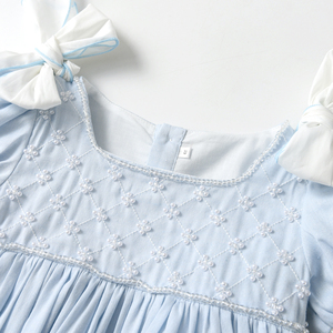 Robe d'été en coton et lin pour bébé fille, style anglais, coupe trapèze, manches bouffantes, col carré, perles unies, respirante et lavable, vente en gros - Product Image 3