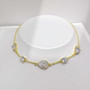 Pulsera de plata de ley 925 chapada en oro con perlas, diseño personalizado de mariposa con circonita, cadena de eslabones de 14k para niñas. - Product Image 2