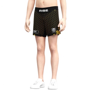 Shorts de MMA noirs dorés à coutures renforcées, séchage rapide, durables, avec fentes latérales, idéaux pour le BJJ sans équipement et le sparring - Product Image 4