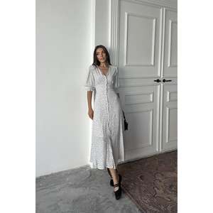 Robe de cocktail élégante blanche en mousseline de soie à col en V, coupe trapèze, avec ceinture à nouer, ajustement naturel, tissu respirant - Product Image 6