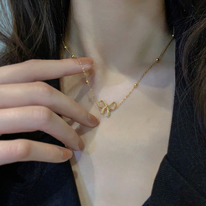 <span class=keywords><strong>Collier</strong></span> <span class=keywords><strong>ras</strong></span> <span class=keywords><strong>du</strong></span> <span class=keywords><strong>cou</strong></span> avec pendentif papillon en acier inoxydable plaqué or 18 carats pour <span class=keywords><strong>femme</strong></span>, élégant ensemble de bijoux avec boucles d'oreilles et bracelet, cadeau idéal - Product Image 6