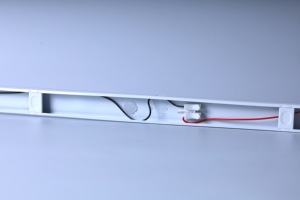 Luminaria de Diseño Delgado con Base de PP y Reflector T8 Individual, Duradera y Económica, para Proyectos de Exportación Comercial en África - Product Image 4