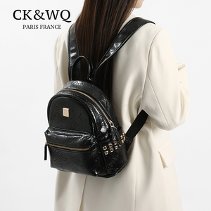 <span class=keywords><strong>Sac</strong></span> à <span class=keywords><strong>dos</strong></span> tendance de petite taille pour <span class=keywords><strong>femme</strong></span> en cuir PU monogrammé de haute qualité avec doublure en polyester et rivets découpés - Product Image 2