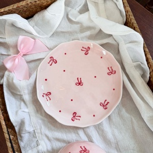Set Cangkir dan Tatakan Kopi Keramik Buatan Tangan Grosir Pabrik Baru, Set Mug Bulat Lucu dengan Desain Pita, Cangkir Girly - Product Image 4
