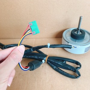 Moteur CC Zkfp 13 8 100 à aimant permanent avec brosses, montage à bride 130 mm pour climatiseur de meuble Midea Aux - Product Image 1