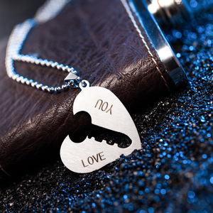 Großhandel Verlobungs- und Hochzeitsgeschenk Modische Halskette Schmuck Silber Edelstahl Ich Liebe Dich Herzschloss-Schlüssel-Anhänger für Paare - Product Image 4