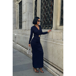 Robe de soirée bleu marine à col en V, manches longues, avec détail d'accessoire à la taille, style long drapé - Product Image 2