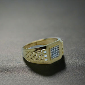 Bague élégante pour homme en or 22 carats avec grappe de diamants carrés et bande texturée, bague de luxe pour un usage quotidien - Product Image 3
