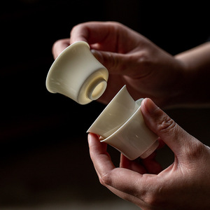 Taza de Té de Cerámica Blanca Color Albaricoque, Forma Cónica, Tamaño Pequeño, Porcelana, Taza de Té Kung Fu, Origen Dehua - Product Image 3