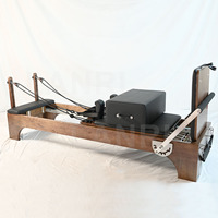 Reformer de Pilates Ajustable de Madera de Nogal Negro, Duradero, Mejora el Equilibrio Corporal para Entrenamientos en Casa y Gimnasio, Ecológico