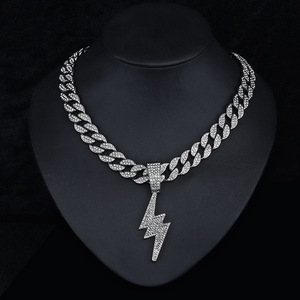 LiCai Iced Out aleación Rhinestone relámpago forma colgante collar Zig <span class=keywords><strong>Zag</strong></span> cadena cubana especias niñas Cool Hip Hop joyería preferida - Product Image 1
