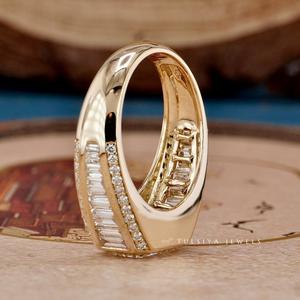 Impresionante anillo de diamantes de joyería fina con banda dividida y un deslumbrante diamante central para propuestas inolvidables. - Product Image 6