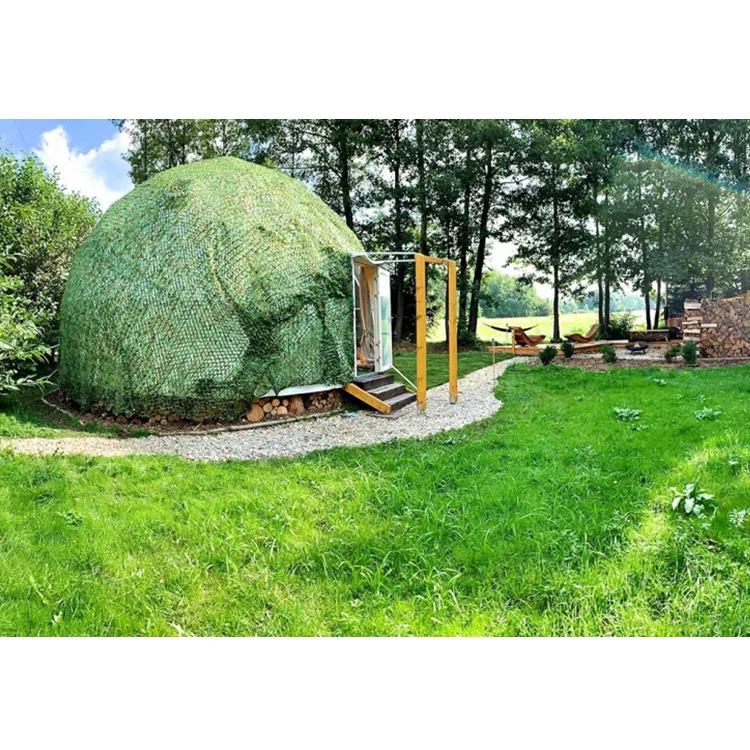 Estilo verde da barraca de madeira com glamping, domo decoração ao ar livre com cozinha e banheiro