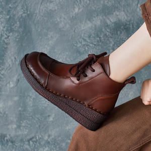 Bottines à talon chaton pour femme, style britannique, nouvelle collection automne-hiver, en cuir de vachette fait main, à lacets croisés, montantes à la cheville, type Chukka - Product Image 2