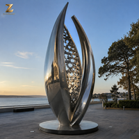 Escultura de Gotas de Agua Iluminada de Acero Inoxidable con Acabado Espejo y Luces LED Cálidas para Arte Público en Resorts, Jardines y Plazas