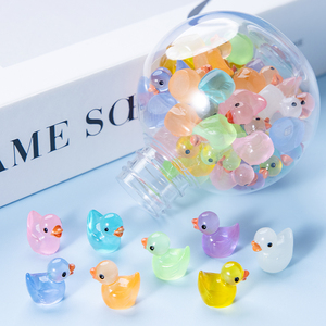 15 colores que brillan en la oscuridad pato con botella de plástico estatuilla en miniatura artesanía de resina luminosa Mini pato decoración de jardín - Product Image 5