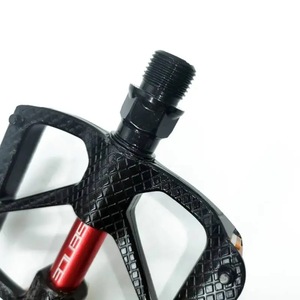 Pedales <span class=keywords><strong>de</strong></span> <span class=keywords><strong>Bicicleta</strong></span> <span class=keywords><strong>de</strong></span> Carretera Ultraligeros con Cuerpo <span class=keywords><strong>de</strong></span> Aleación <span class=keywords><strong>de</strong></span> Aluminio, <span class=keywords><strong>Eje</strong></span> <span class=keywords><strong>de</strong></span> Acero al Cromo-Molibdeno, 3 Rodamientos, Reposapiés Antideslizantes - Product Image 4