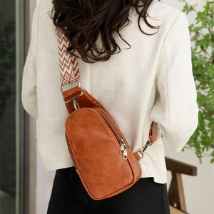 Sac de poitrine tendance en cuir végétalien, sacs à bandoulière personnalisés, mini sac de poitrine sport pour femme - Product Image 5