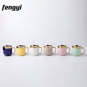 แก้วเซรามิกเคลือบสีสันสดใสแบบกำหนดเอง แก้วกาแฟเซรามิกขอบทองพร้อมหูจับสีทอง - Product Image 2