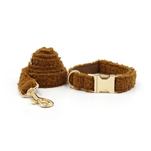 Nuovi Prodotti Trendy: Set Guinzaglio e Collare per Cani con Fibbia Dorata, Guinzaglio Marrone Carino con Fiocco in Velluto Teddy - Product Image 2
