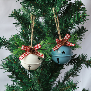 Sino de Natal Metálico Vermelho e Branco de 80mm Grande Tamanho com Pinha e Fita para Decoração de Árvore - Product Image 4