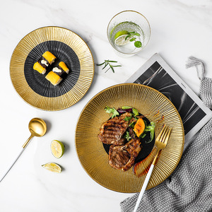 Assiettes <span class=keywords><strong>de</strong></span> luxe en porcelaine noire à bord doré, ensemble d'assiettes texturées pour collations et desserts, passe au micro-ondes, <span class=keywords><strong>plateau</strong></span> <span class=keywords><strong>de</strong></span> service moderne et minimaliste - Product Image 1