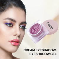Maquillage des yeux à la mode avec fard à paupières liquide mat et miroitant Finition lumineuse et métallique