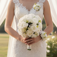 Élégant Bouquet de Mariée en Roses de Soie Blanches avec Cristal et Perle | Ensemble Complet Corsage et Corsage de Poignet, Taille et Couleur Personnalisables