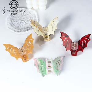 Goreisi 2023 Nouveau modèle Accessoire griffe de cheveux Halloween Design chauve-souris à l'arrière de la tête pour les femmes - Product Image 3