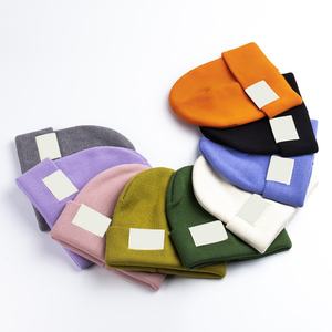 Etiquetas Tejidas de Material Ecológico Personalizadas de Alta Calidad 100% Acrílico, Gorros de Punto Unisex para Invierno, Gorros Cálidos con Diseño de Calavera - Product Image 1