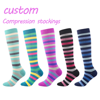 Nouvelles chaussettes de compression en coton respirant avec logo personnalisé sur le dessous et motif rayé pour le sport et l'entraînement