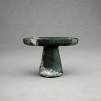 Table d'appoint en marbre vert foncé, forme champignon, plateau ovale arrondi, piétement conique évasé, veine blanche sauvage, table d'appoint de canapé