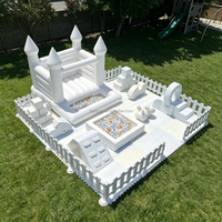 Équipement de jeu souple avec château gonflable, clôture blanche, toboggan, balançoire, articles de jeu souples pour tout-petits, idéal pour la location de fêtes d'anniversaire pour enfants