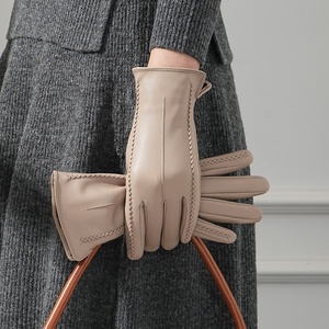 Gants d'hiver chauds en <span class=keywords><strong>cuir</strong></span> d'agneau pour femmes, doublés de polaire, épaissis, compatibles avec les écrans tactiles, adaptés à la conduite et au cyclisme, jacquard, longueur poignet - Product Image 4