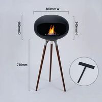 Cheminée à bioéthanol sur trépied, ajoutant un style distinctif à la chaleur et à l'ambiance créées par le dôme de feu