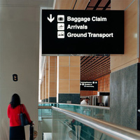 Panneau lumineux Wayfinder de direction d'aéroport personnalisé Panneau d'orientation LED suspendu Panneau de plafond Profil en aluminium Boîte à lumière de signalisation