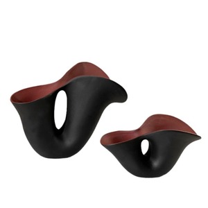 Vase en céramique géométrique noir en forme de trompette Alien pour la décoration intérieure - Product Image 1