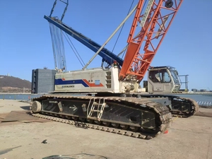 Grúa sobre orugas Zoomlion QUY200 usada de 200 toneladas en buen estado, maquinaria de construcción de elevación pesada con sistema hidráulico original en venta - Product Image 3