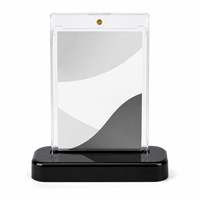 Support de Présentation de Cartes à Collectionner Personnalisé avec Logo, Base Noire Rectangulaire Arrondie avec Emplacement pour Porte-Cartes Magnétique en Acrylique – Vente en Gros