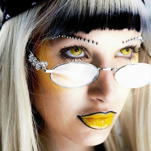 2024 New Fashion Small Oval <b>Frame</b> Sunglasses Y2K Diamond Classic UV400 Luxury Style Women Sunglasses - Product Image 6