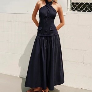 Vestido largo casual negro de cuello simulado con diseño cruzado y sin mangas para mujer, ideal para verano. - Product Image 1