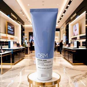 Mannequin grandeur nature en fibre de verre renforcée sur mesure, 1,335 mètre (4 1/4 pieds) de haut, pour l'affichage et l'exposition de tubes de produits cosmétiques - Product Image 2