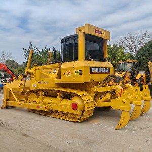 Bulldozer sur chenilles CAT D7G 20580 kg, faible nombre d'heures de travail, pour travaux de construction moyens, à vendre - Product Image 4