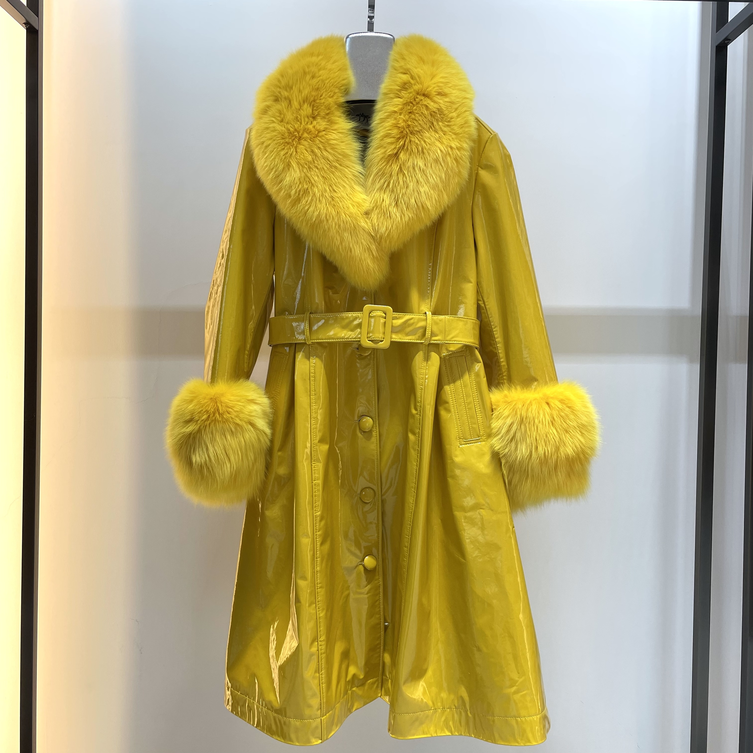Giallo-lucido