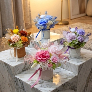 Roses éternelles Lovebay pour la Saint-Valentin et la fête des mères, hydrangeas, roses stabilisées avec boîte cadeau - Product Image 1