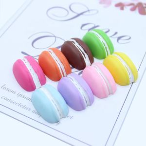 Cabochon en résine à dos plat, motif gâteau demi-macaron aux couleurs Kawaii, pour la création de bijoux DIY, la décoration d'épingles à cheveux, de coques de téléphone et comme garniture pour slime - Product Image 1