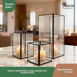 Ensemble de 3 lanternes de table décoratives <span class=keywords><strong>en</strong></span> métal avec cadre <span class=keywords><strong>en</strong></span> fer et couvercle <span class=keywords><strong>en</strong></span> <span class=keywords><strong>verre</strong></span>, forme géométrique rectangulaire, coupe-vent - Product Image 2