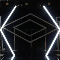 Tunnel lumineux LED géométrique pour décoration extérieure de mariage